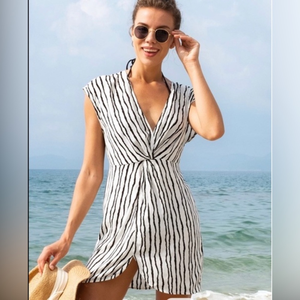 ✨NWT! Cupshe Eva Wave Striped V-neck Sleeveless Dress, size Medium.